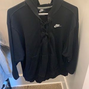 black nike sweatshirt